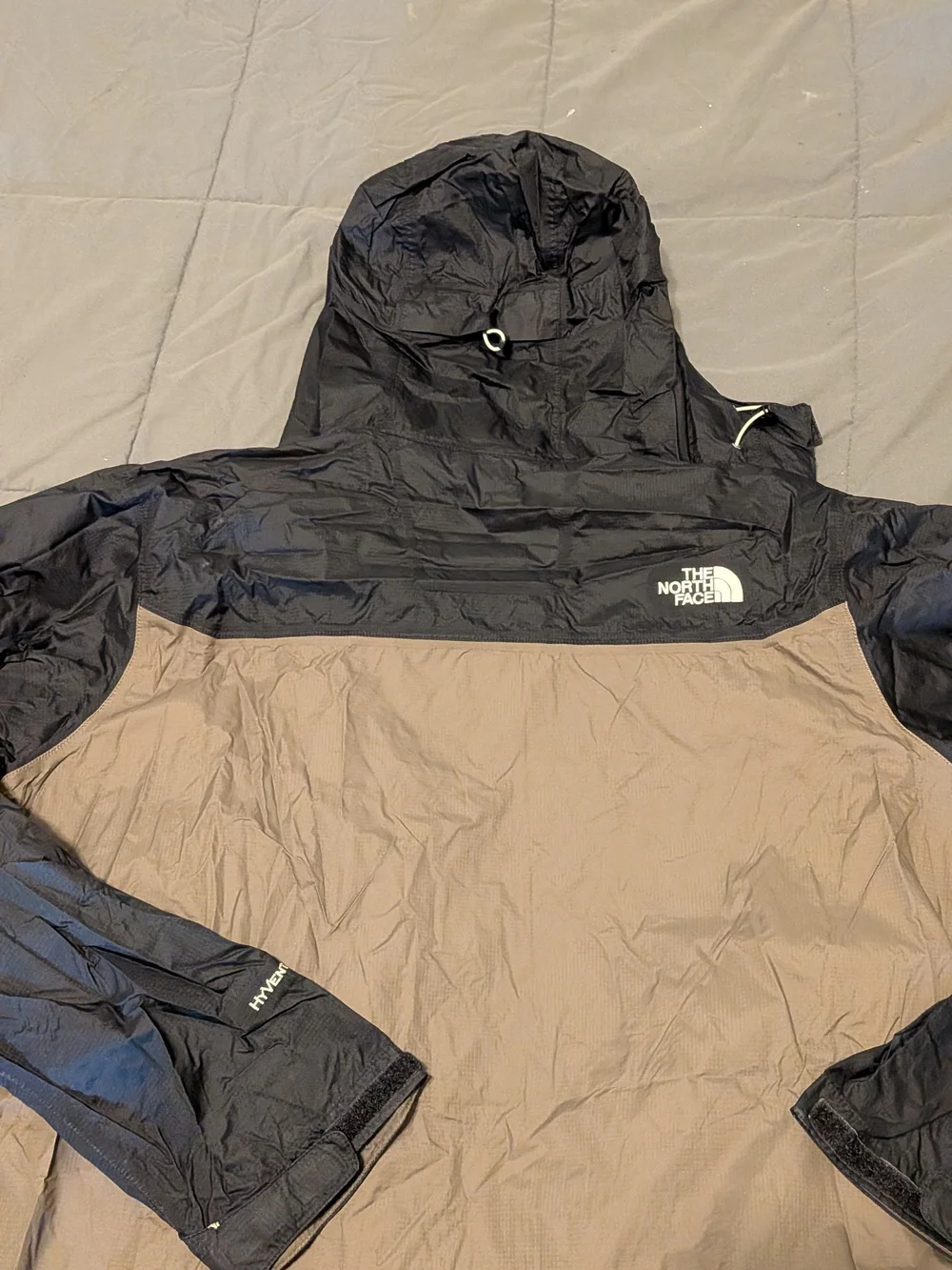The North Face Men's L Two-Tone Hooded Windbreaker Jacket - Black & Tan